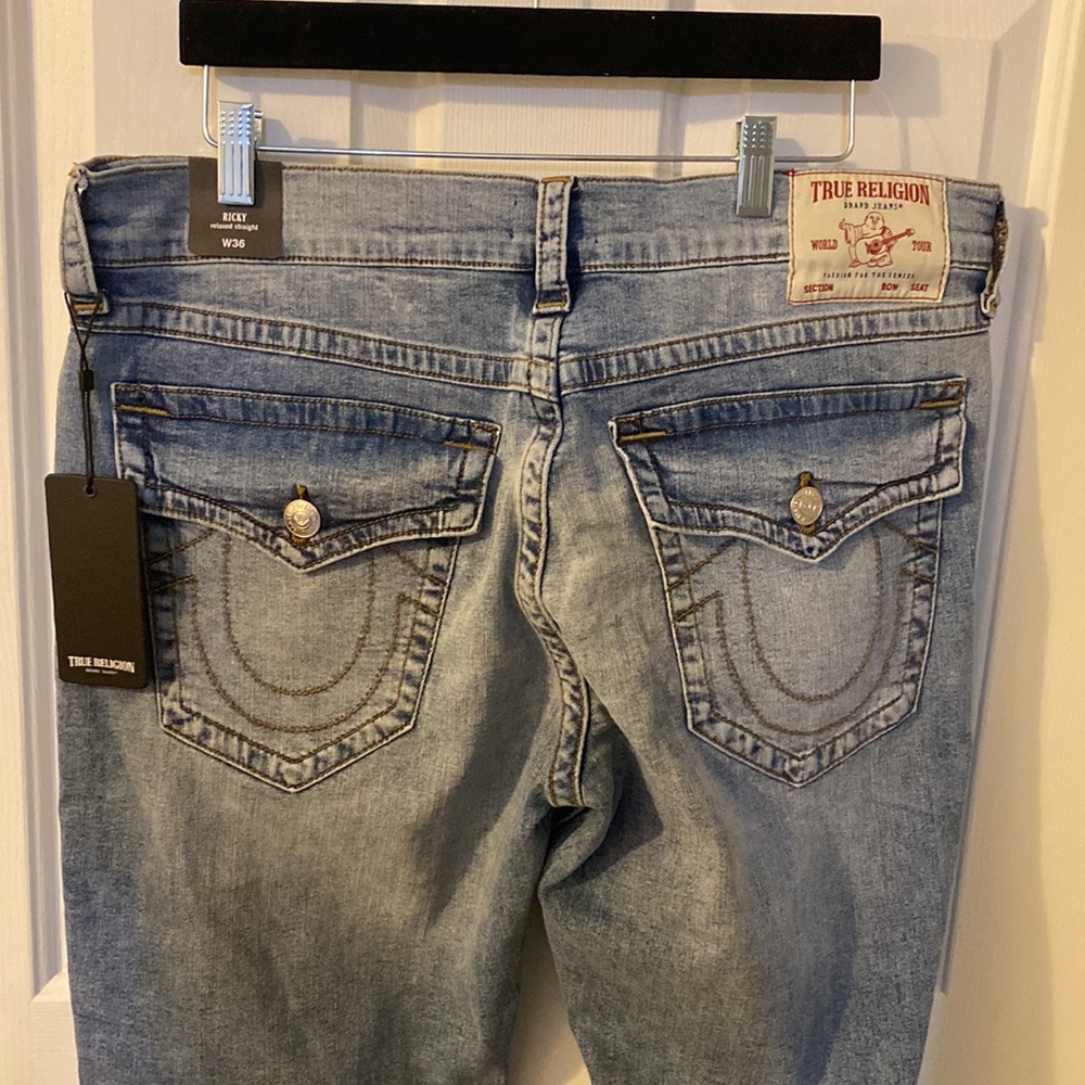NWT Never worn True Religion Ricky Relaxed straight
Light wash jeans - Picture 1 of 10